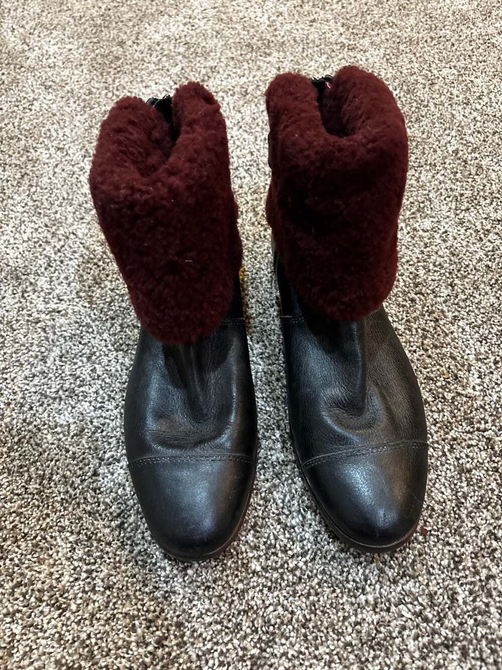 UGG Australia Black Leather Shearling Cuff Ankle Boots Women's Size 8.5 - Picture 6 of 7